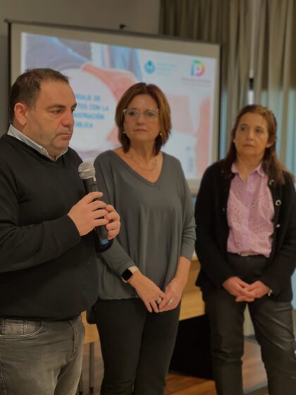 📚 La Defensoría del Pueblo de Río Cuarto recibió al equipo de la Defensoría de CABA, que brindó una capacitación sobre el abordaje de conflictos con la administración pública